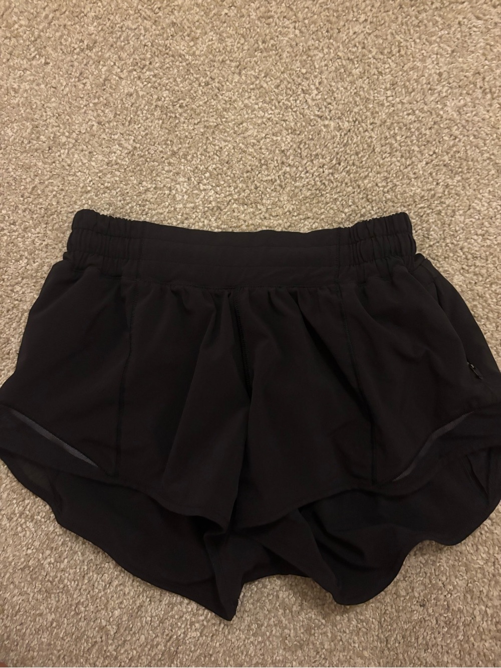 Lululemon black hotty hot shorts si